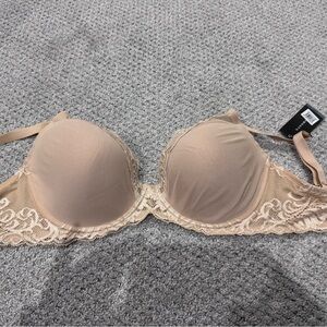 Natori- Elegant Lace Trimmed Bra in Tan